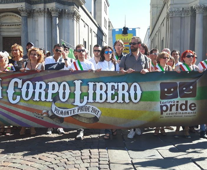 In migliaia hanno sfilato al Torino Pride (FOTO E VIDEO)