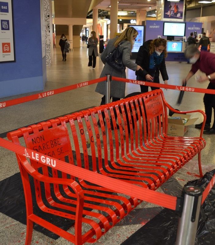 panchina rossa a Grugliasco