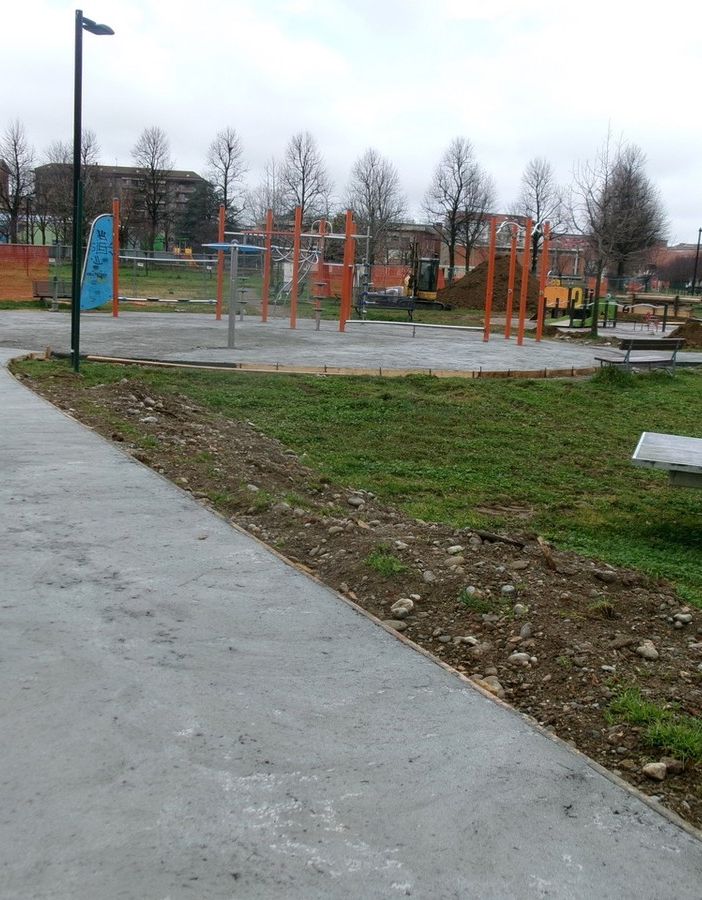 Nuovi giochi, attrezzature e piantumazione di 60 alberi: così rinasce a Grugliasco il parco Paradiso