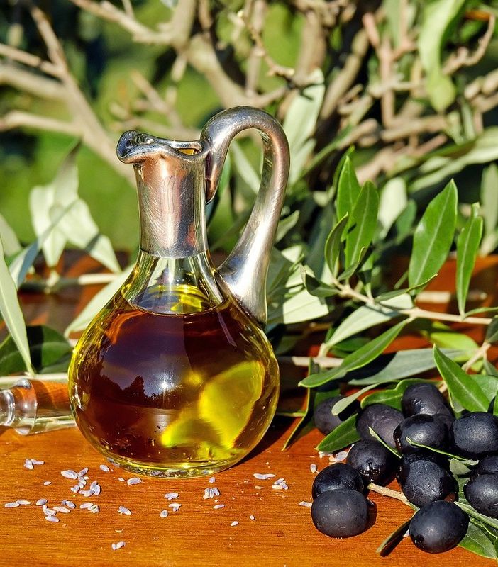 Il viaggio dell'olio extravergine di oliva: dall'oliva alla bottiglia