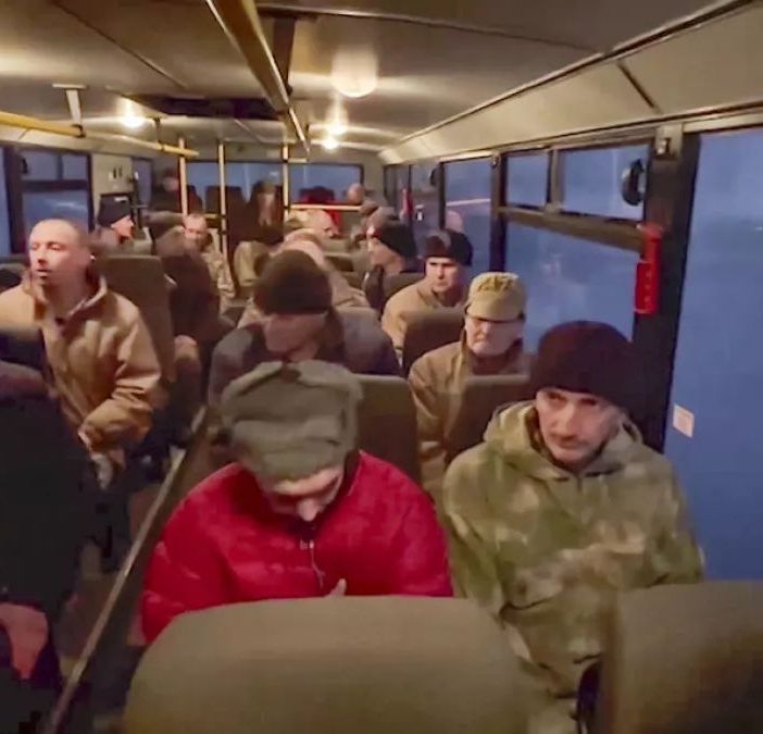 Scambi di prigionieri tra russi e ucraini, ma Kiev protesta e accusa