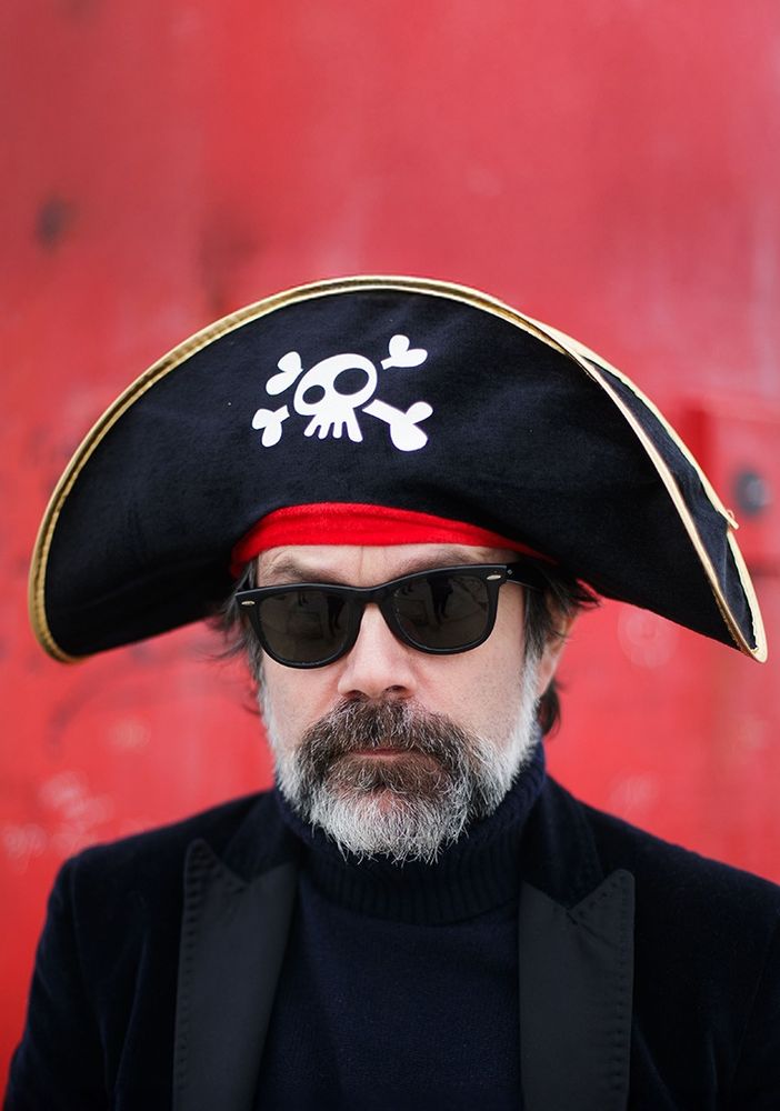 Guido Catalano alle Ogr Talks per un reading stellare  con le musiche di Matteo Castellan