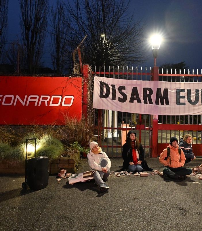 Manifestazione di protesta contro Leonardo