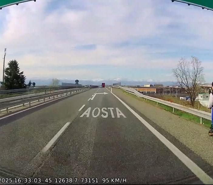 In monopattino in tangenziale nord: folle sfida di alcuni ragazzini