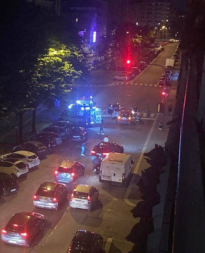 Incidenti e auto a tutta velocità, il quartiere chiede i dossi ma c'è il problema dei bus...