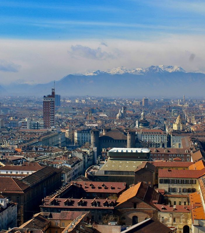 Si compra sempre più in periferia - foto di Marie Rouilly su Unsplash