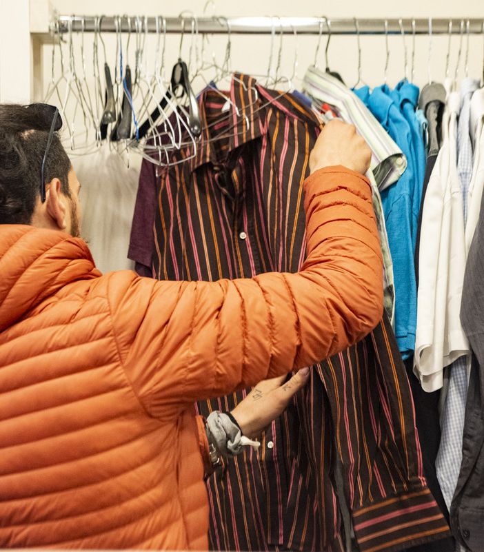 Con Progetto Abito un aiuto a chi non può permettersi di comprare un vestito