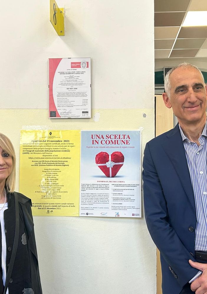 Luciana Littizzetto e Francesco Tresso all'anagrafe centrale di Torino