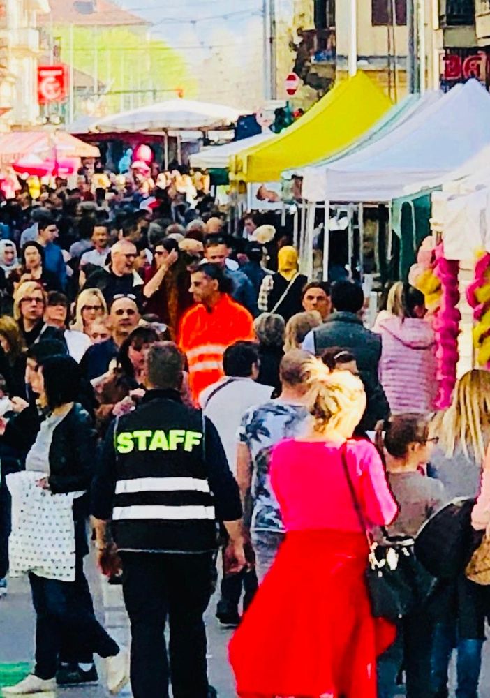 Via Stradella in festa: nuove aperture, animazioni e i 75 anni di Ottica Donna