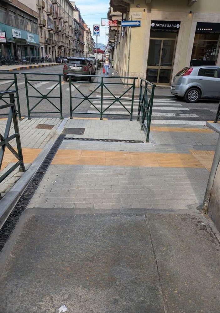 Quando la (nuova) fermata del 56 diventa un ostacolo