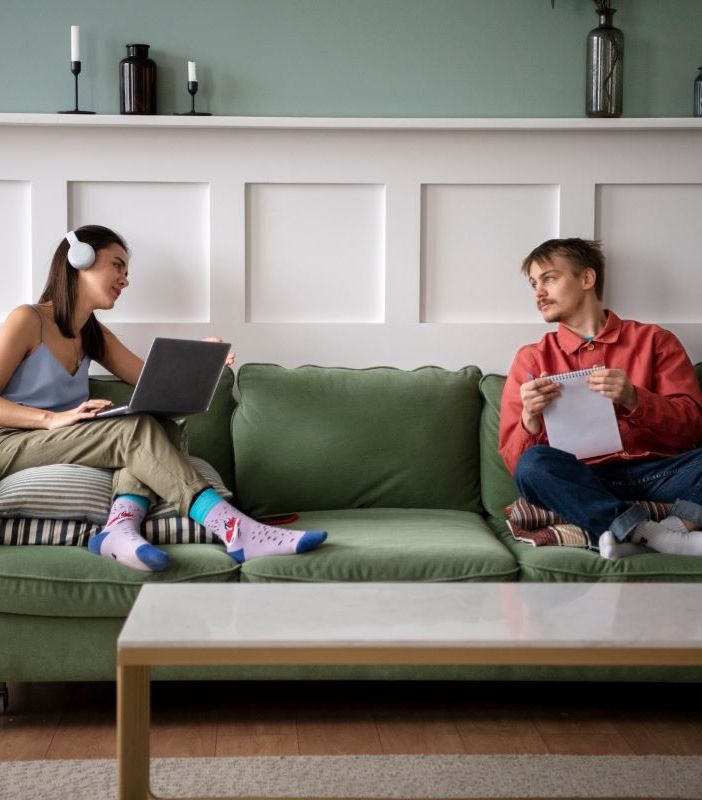 Consigli per arredare la casa? La nuova generazione li cerca sui social
