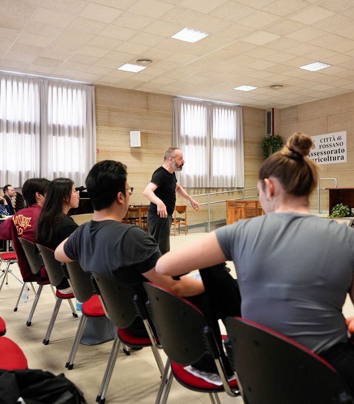 Il regista Alessio Pizzech incontra i giovani talenti del Norma Fantini Opera Contest: conclusa la prima masterclass teatrale