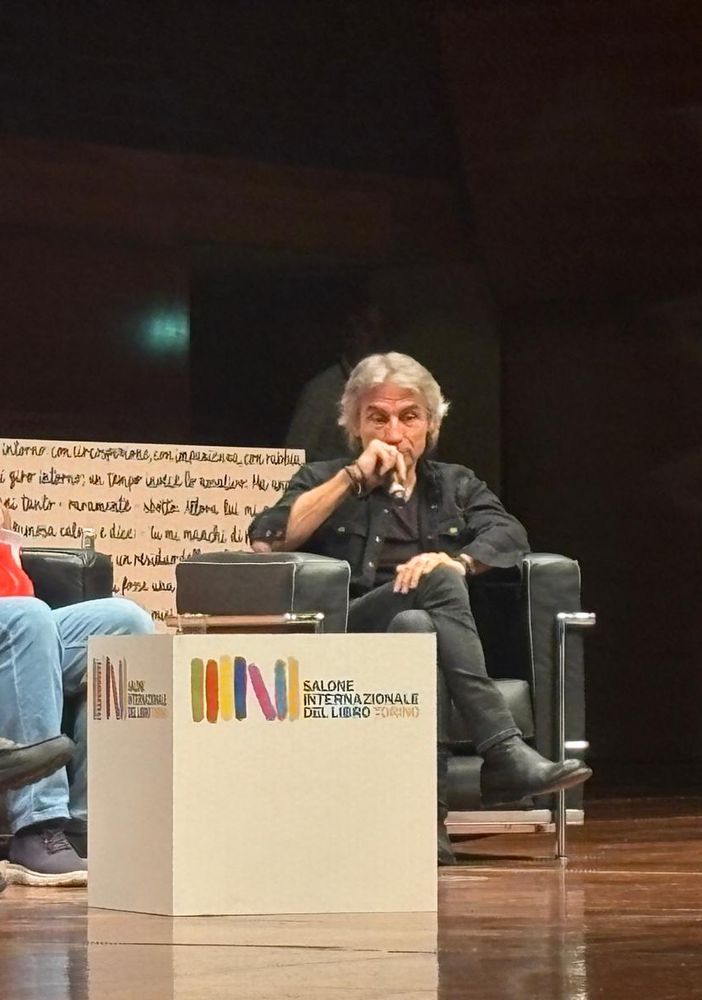 Luciano Ligabue ospite al Salone del libro 2025