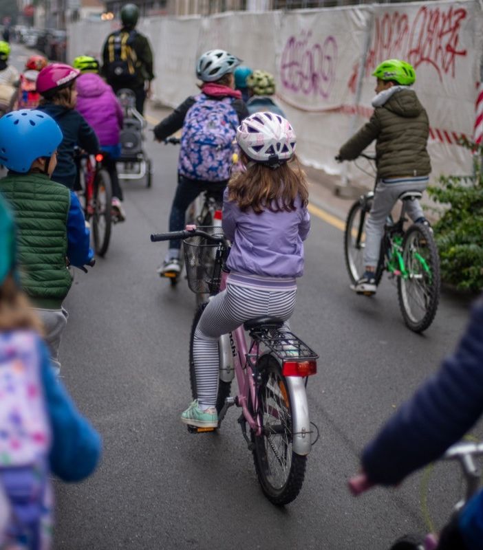 “Streets for Kids”: le scuole scendono in strada per aria pulita e sicurezza