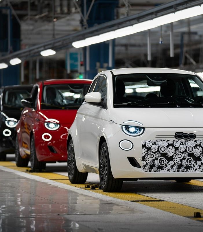 Assemblati i primi esemplari della 500 ibrida a Mirafiori