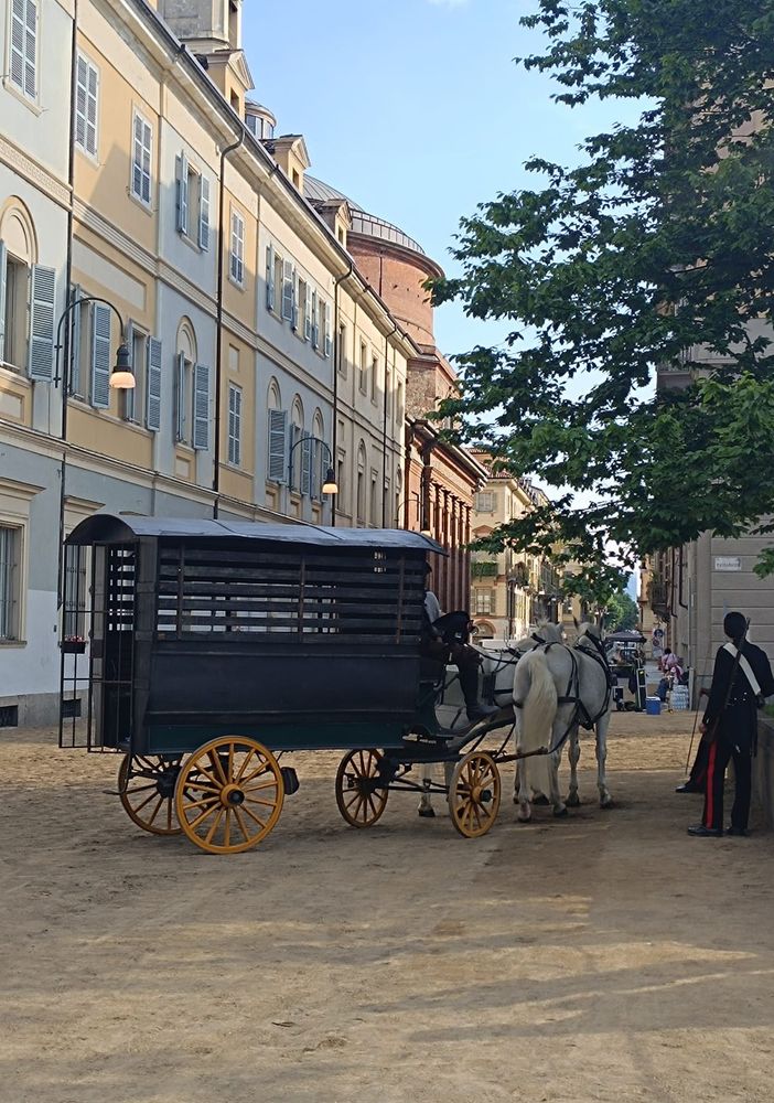 Il set della terza stagione di Lidia Poet in piazza Cavour