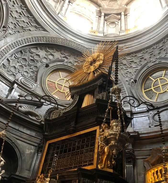 Cappella della Sindone: religione cristiana e arte contemporanea si incontrano con l'opera di Annalaura di Luggo