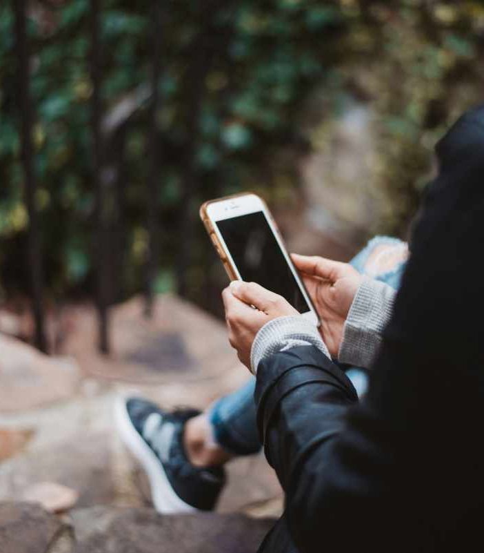 Il ritorno del telefono erotico: tra nostalgia, tecnologia e desiderio umano