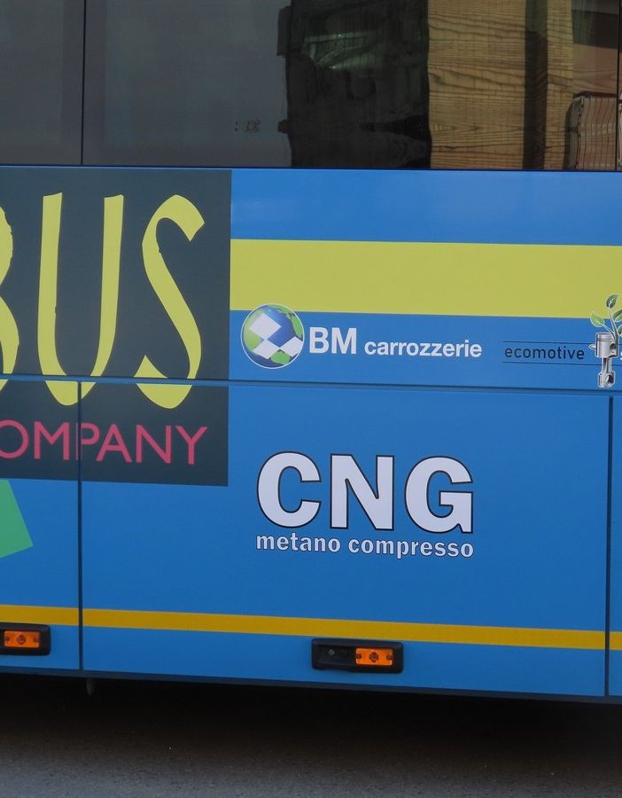 Bus Company converte due autobus a metano
