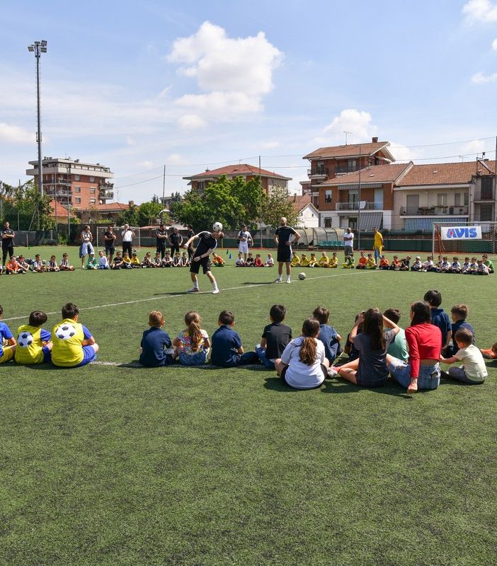 &quot;Una notte al Para&quot;: il campo da calcio del Collegno Paradiso si trasforma in un mini campeggio