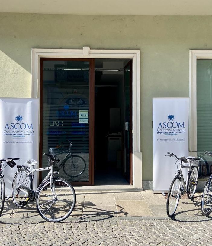 Biciclette davanti alla sede Ascom Chivasso