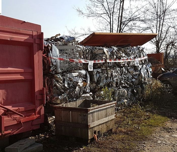 Maxi sequestro della polizia a Leinì, rinvenuti 20.000 kg di acciaio e 8.320 kg di rame