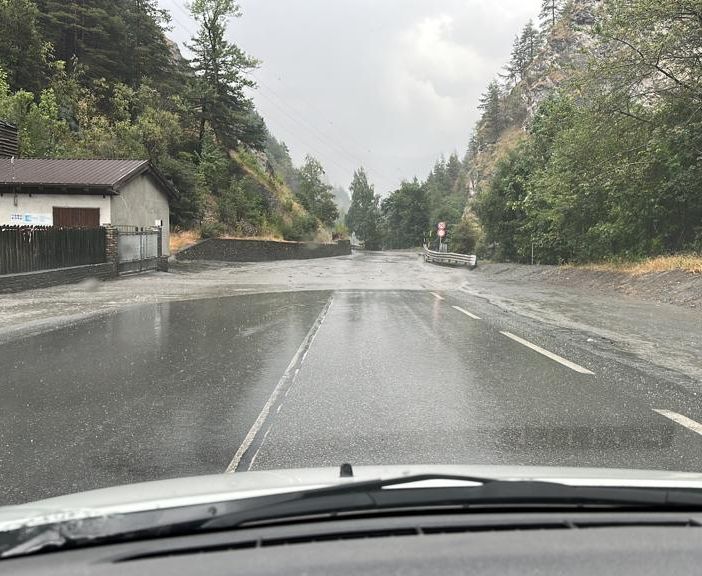 Bardonecchia, nuova frana: esonda il rio Fosse, la provincia del Melzet invasa dal fango