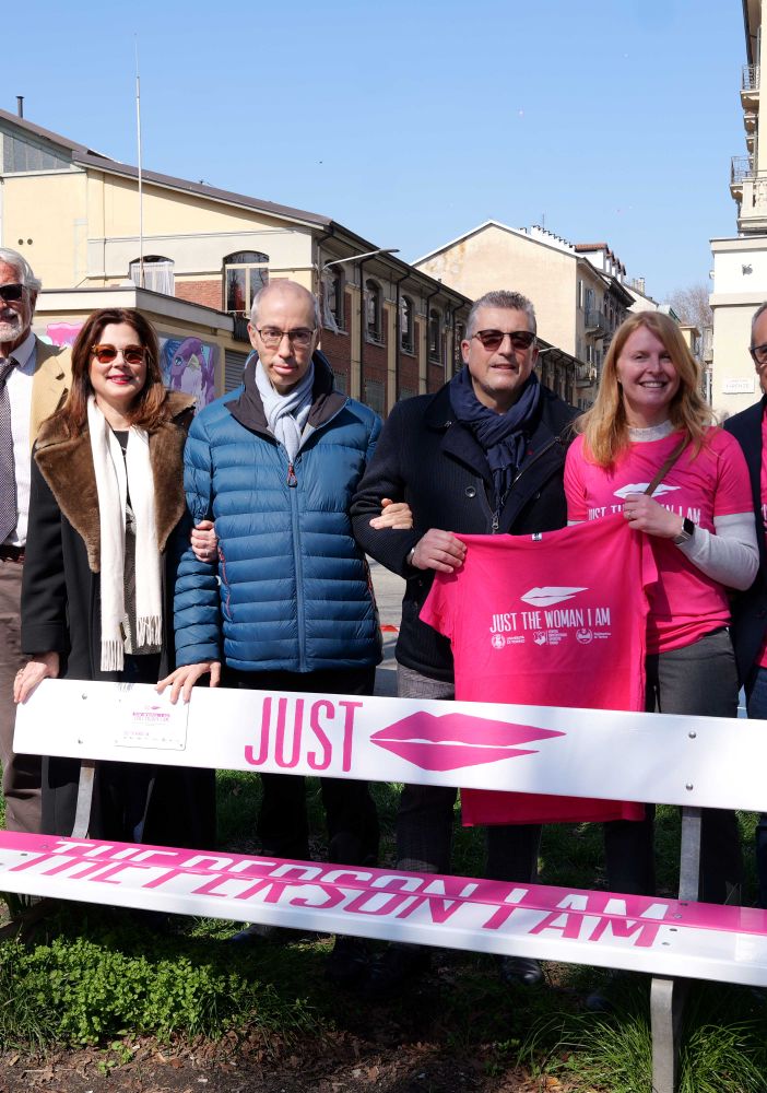 In Lungo Dora Firenze inaugurata la panchina &quot;Just The Person I Am&quot;