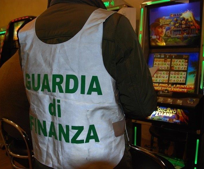 Nei guai il &quot;re delle slot&quot;: per lui, imprenditore cinese, un'evasione milionaria