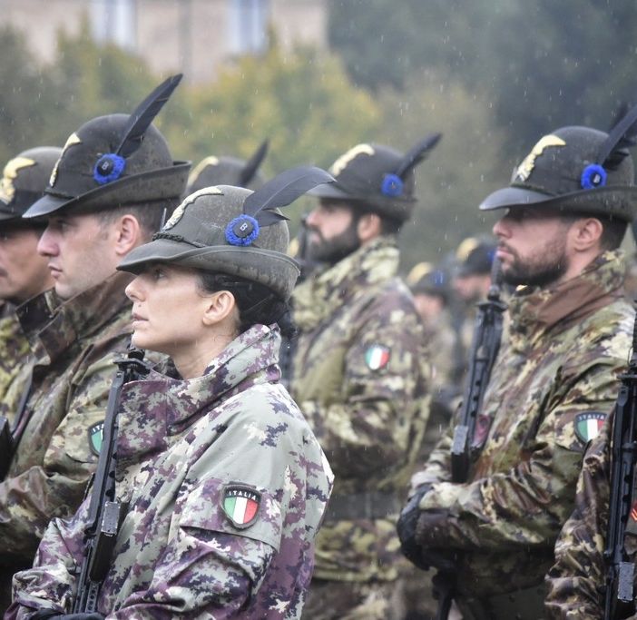 Caserma Monte Grappa, alpini in arme e in congedo celebrano i 146 anni delle Penne Nere