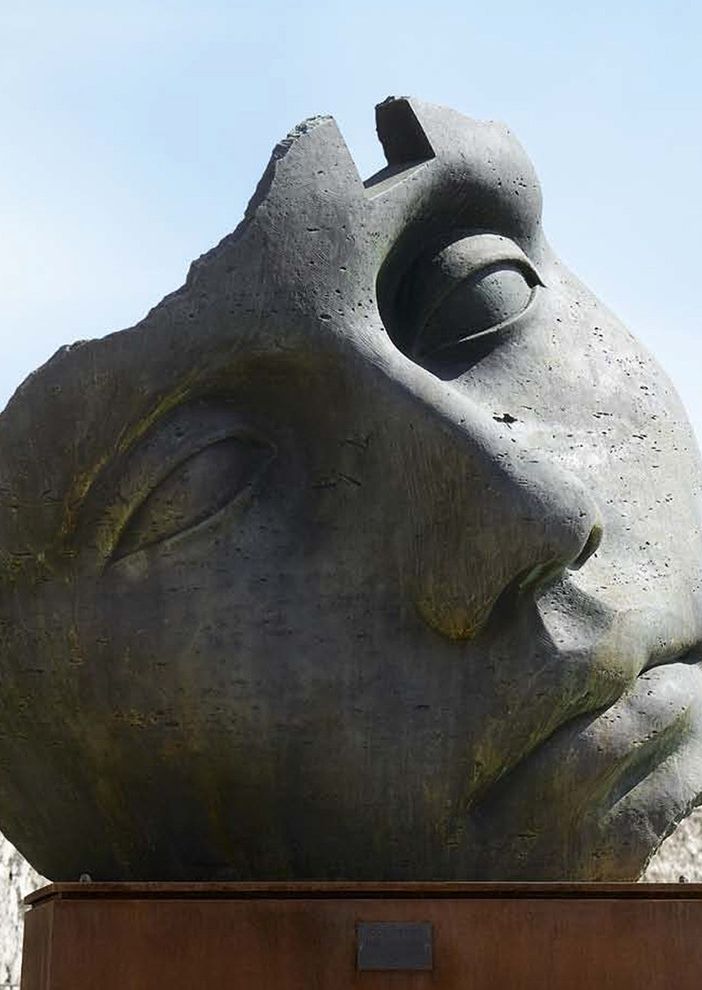 Statue in cortile come &quot;vessillo di speranza&quot;: al Museo Accorsi-Ometto scultura è bellezza