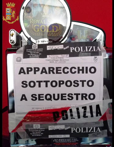Apparecchi da gioco troppo vicini a obiettivi sensibili, la Polizia sequestra 2 slot. 4 mila euro di multa per il titolare