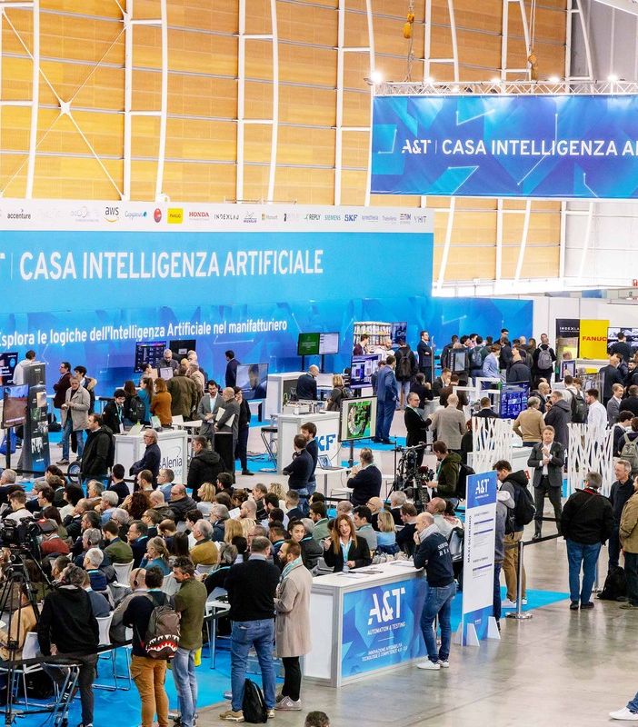 Fiera A&amp;T edizione 2024 con stand e persone