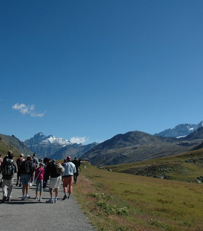 “A piedi tra le nuvole”: dal 9 luglio al colle del Nivolet percorribile a piedi la strada a 2.612 metri