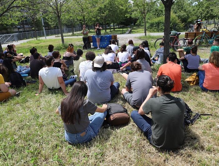 Sul caso del 19enne ucciso parlano i ragazzi di Acmos: &quot;Più donne, più socialità, meno paura&quot;