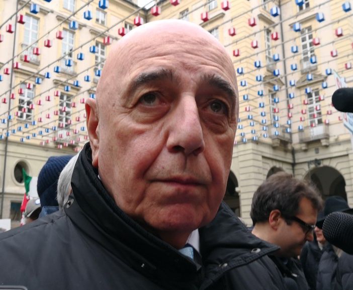 Torino, Adriano Galliani in piazza per il Sì alla Tav: &quot;Va fatta, non fare quest'opera è una follia dei grillini&quot; (VIDEO)