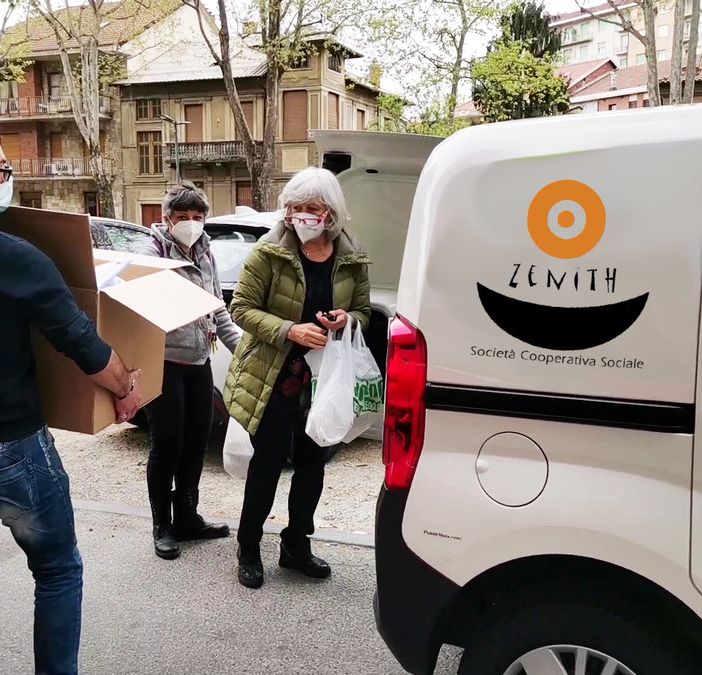 &quot;Aggiungi un pasto a tavola&quot;: la comunità si attiva tra pasti donati e solidarietà di quartiere