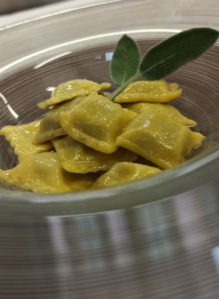 Agnolotti di carne burro e salvia