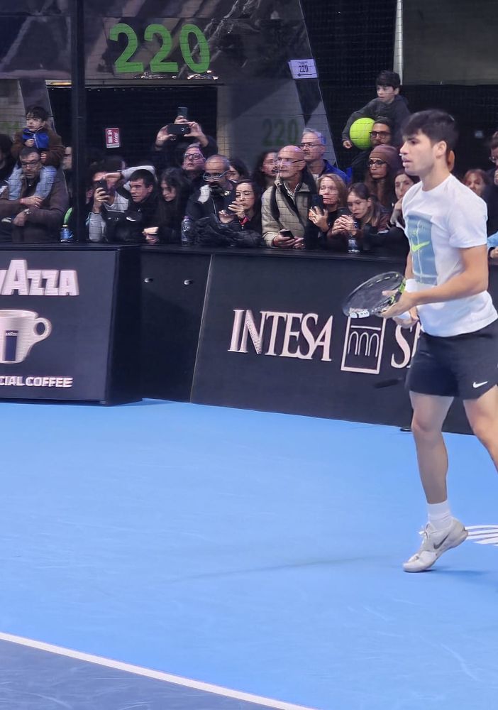 Alcaraz apre il terzo giorno di Atp Finals. E Zverev lancia la sfida a Sinner