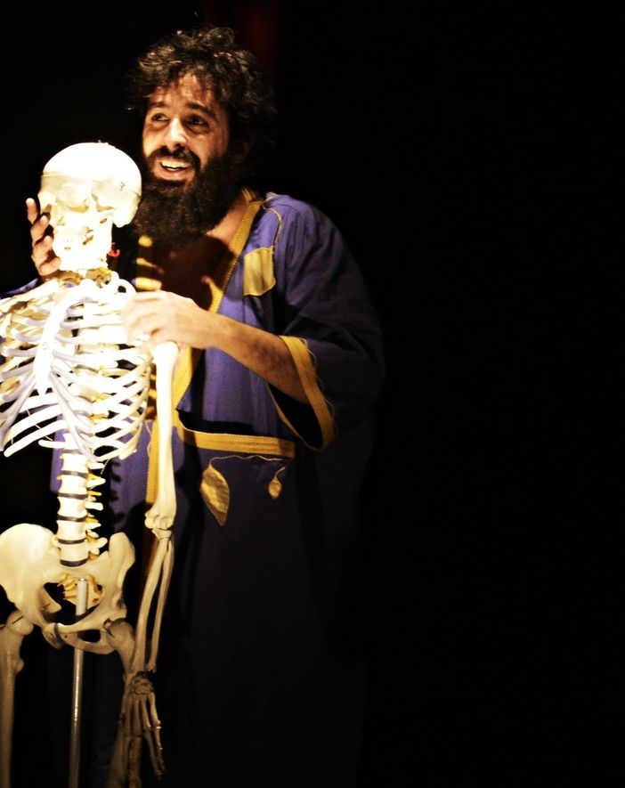 Stasera al Circolo “Anatra Zoppa” lo spettacolo Alegher – Che fatica essere uomini