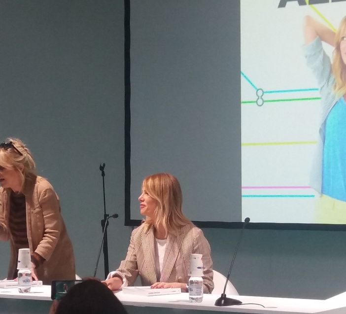 Alessia Marcuzzi al Salone del Libro dà consigli ai viaggiatori: &quot;Vi porto nelle mie città del cuore&quot;