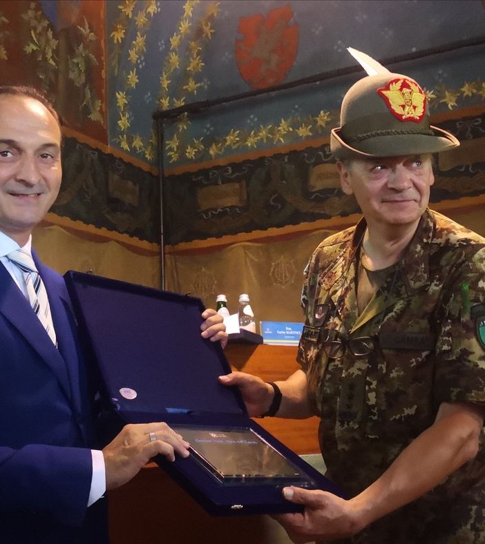 Per i 150 anni gli Alpini scalano 150 Cime: nel Torinese le Penne nere a Bobbio Pellice, Traversella e Gad