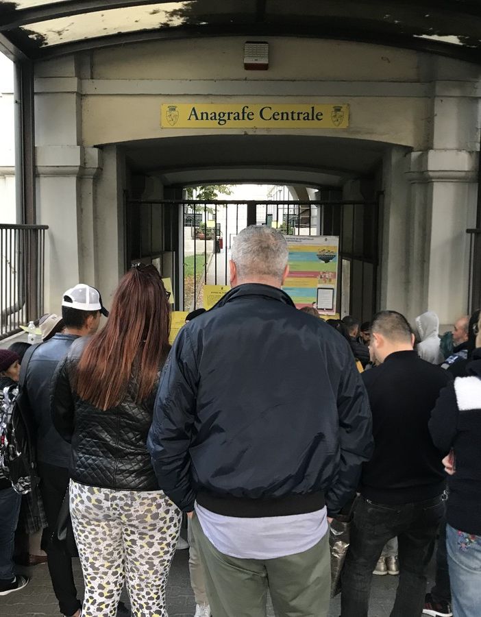 Anagrafi Torino, il Comune lavora per azzerare le code della carta di identità elettronica