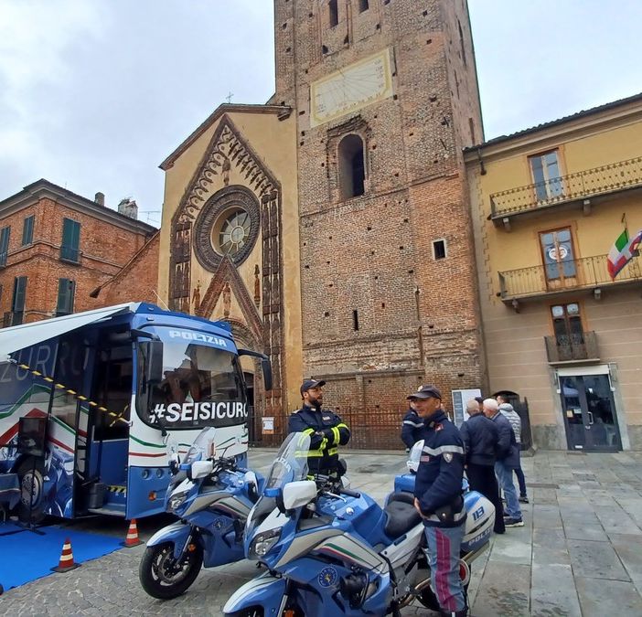 bus per la sicurezza stradale a Chivasso