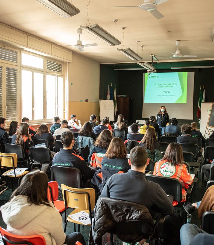 I giovani del servizio civile Anpas in visita alla Croce Verde di Torino