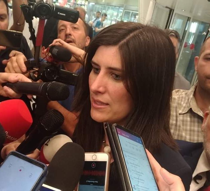 Appendino affronta la folla no Ztl: &quot;Quando vorrete parlare ci troverete&quot; [VIDEO]