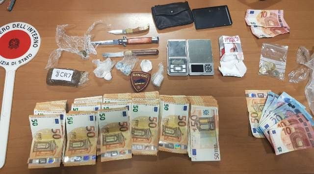 &quot;Juventus Cr7&quot;, ma dentro c'erano 100 grammi di hashish: arrestati 3 giovani pusher a Mirafiori
