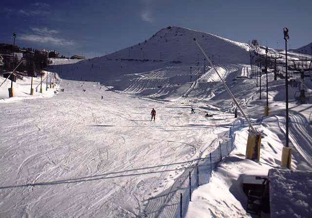 Sestriere, perde il controllo degli sci e muore sbattendo contro una barriera frangivento