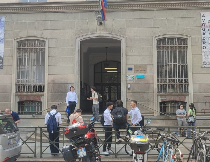 Prima prova di maturità, gli studenti dell'Istituto Avogadro vogliono parlare di attualità