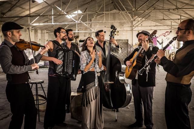 La Barcelona Gipsy balKan Orchestra animerà, questa sera, il palco dell’Hiroshima Mon Amour